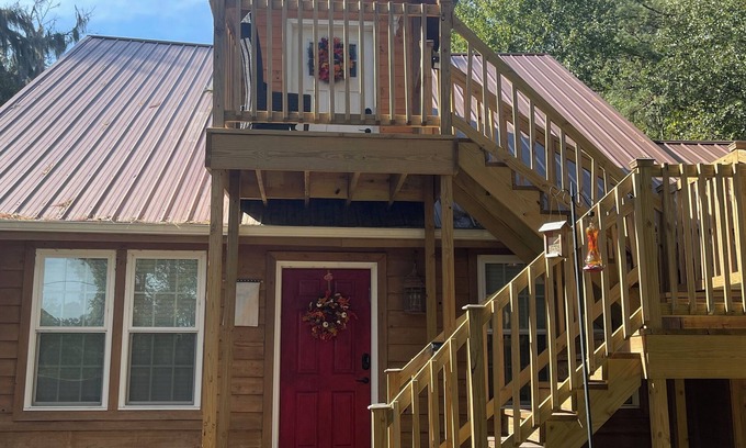 Conway Apartment | Cozy 2-Bedroom Loft Suite with Balcony and Private Entrance