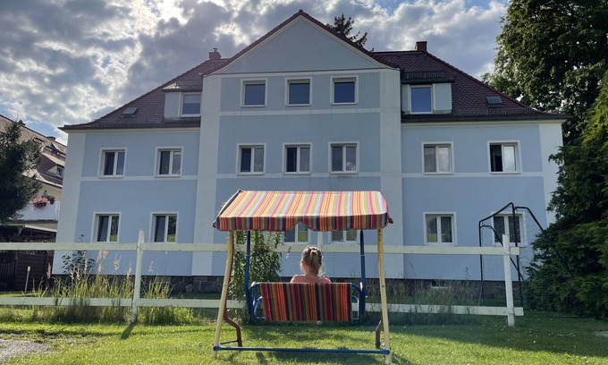 Markkleeberg Apartment | Modern Family-Friendly Apartment with Lake View in Leipzig
