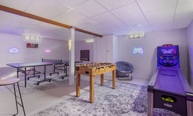 Rockford House | Inviting Family-Friendly Cabin with Game Room & Gym