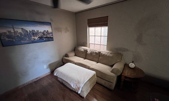 Central Oklahoma City Condo | Family Condo Near Downtown with Pool and Exclusive Balcony