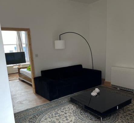 Walsall House | Spacious Room in Modern Flat - Walsall, Guest Rated 7.5/10