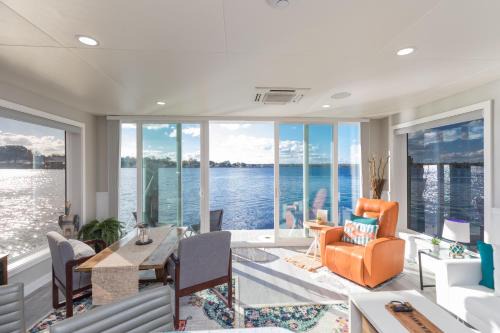 Fleming Island Boat Rental | Unique Houseboat Retreat with Ocean Views & Top Ratings