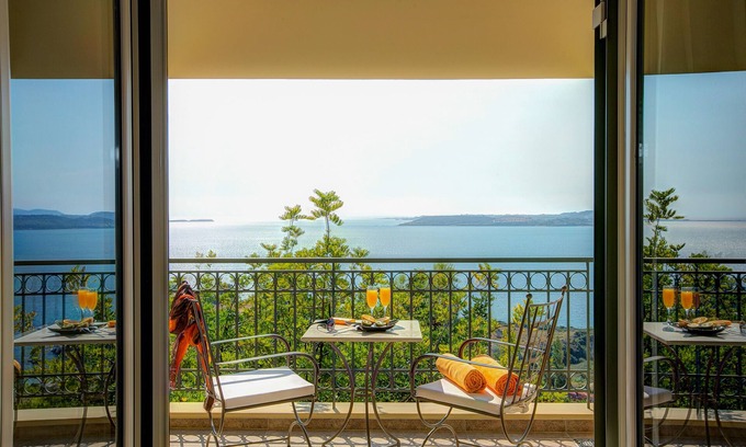 Kefalonia Apartment | Exclusive King Suite with Pool and Breathtaking Views