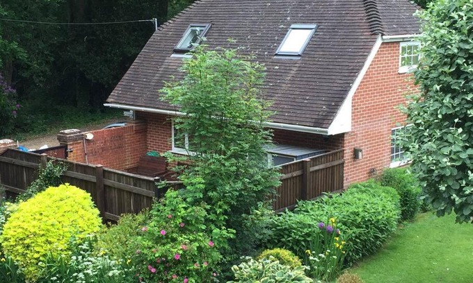 New Forest District House | Unwind at The Nook, Tatchbury House - Oceanfront Escape