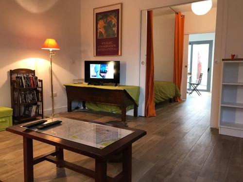 Suresnes Apartment | Modern Accessible Flat Just 10 Minutes from Paris