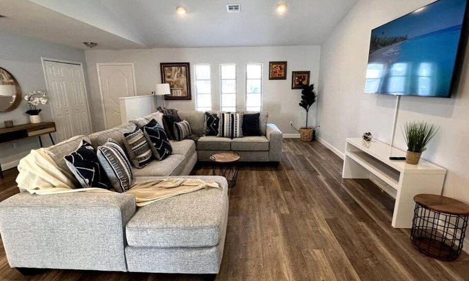 South Venice House | Renovated 3/2 Vacation Home with Oceanfront Views