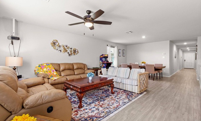 Southside House | Exciting Game House Near Lackland/AFB & SeaWorld - 9.4 Rated
