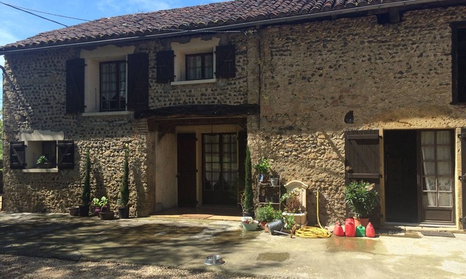 Ju-Belloc Cottage | Tranquil Gite Near Attractions with Pool and Ocean Views