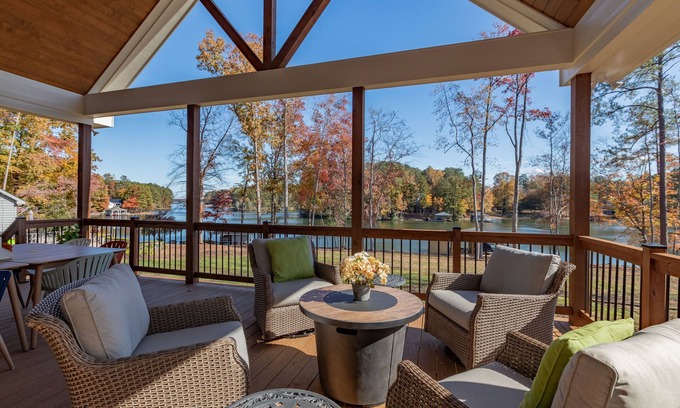 Littleton House | Serene Lakefront Retreat - Family Friendly & Fully Equipped