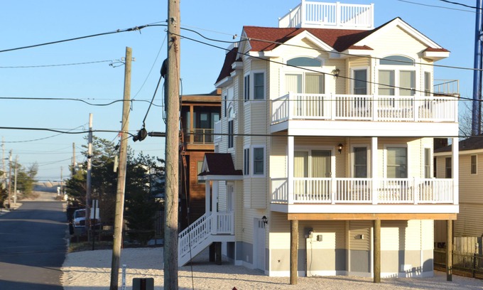 Holgate House | Experience Spectacular Water Views at New Holgate Home