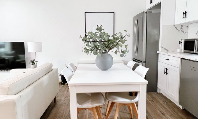 Reseda House | New Hart House - Family-Friendly 3BR Retreat in Sunny LA