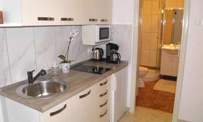 Bogovici Apartment | Dreamy Coastal Retreat in New Haven with Delicious Breakfast