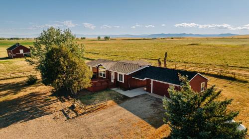 Sheridan House | Inviting High Saddle Getaway: Pet & Child Friendly Retreat
