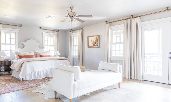 Chappell Hill House | NEW | Historic + Stocked | Near Downtown Food+Shop | Fire Pit | Sleeps 8