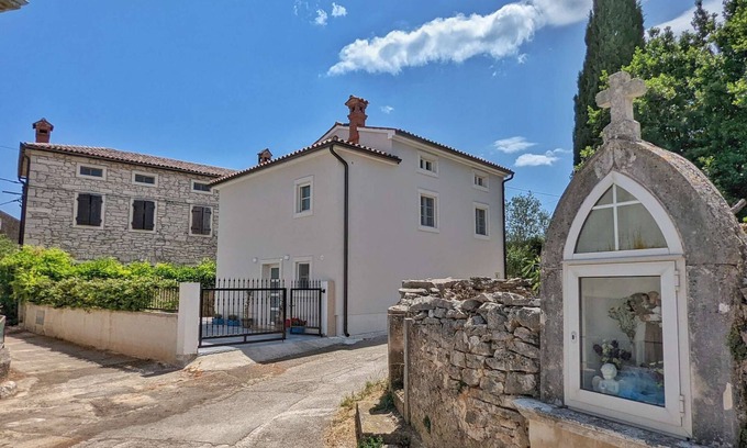 Rakalj House | Discover Your Ideal Holiday Home Near the Sea in Krnica