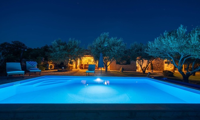 Oklaj House | Discover Holiday Home Maša with Heated Pool Near NP Krka