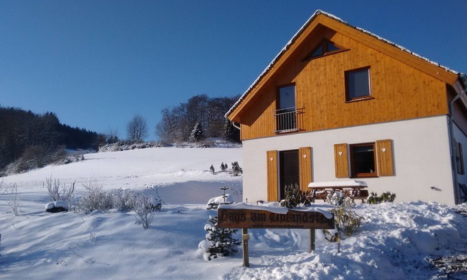 Neerdar Ski Chalet | New holiday home, near the forest with fantastic views, near Willingen