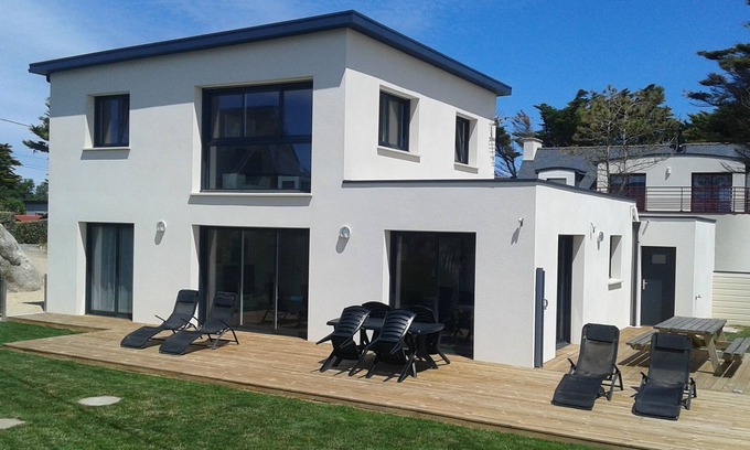 Kerlouan House | Cozy Holiday House Steps from the Beach with Ocean View