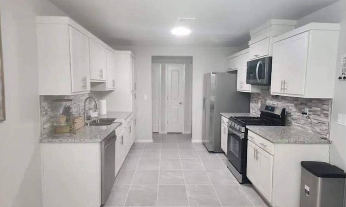 Horizon City House | Perfect Retreat for a Comfy Getaway with Family-Friendly Amenities