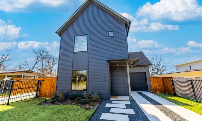 Highland House | Ideal Austin Midtown Home - Perfect for Families and Pets!