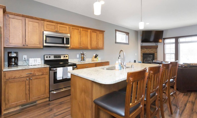 North End House | Discover Your Retreat in Como Park with Ocean Views
