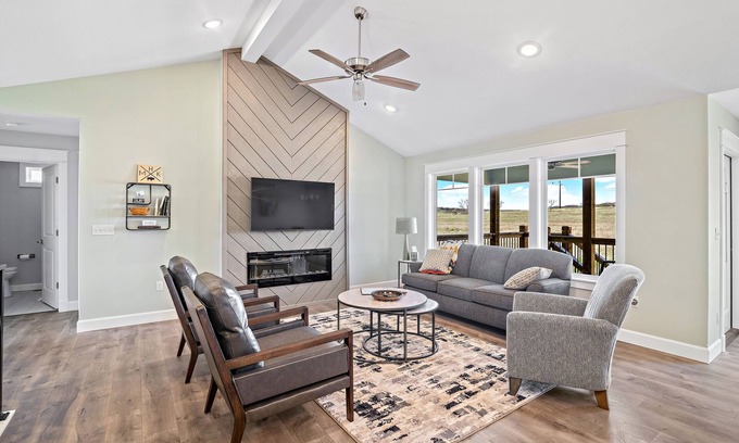Manhattan House | Family-Friendly Retreat in West Manhattan, Near KSU