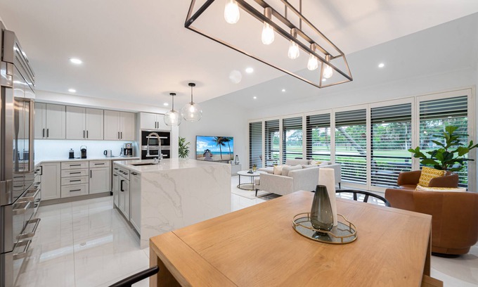 Hunt Club House | Relaxing Retreat on the 9th Hole with Private Hot Tub