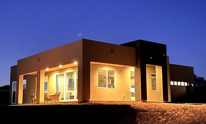 Greenehaven House | Scenic Retreat with Breathtaking Lake Powell Views