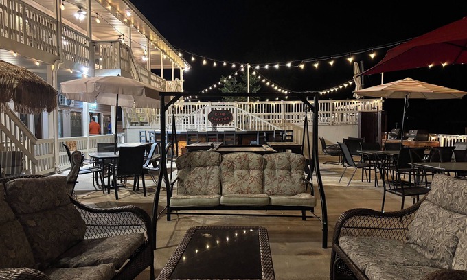 Lake Hamilton House | Relax at New Hot Springs Lake House with Pool and Hot Tub