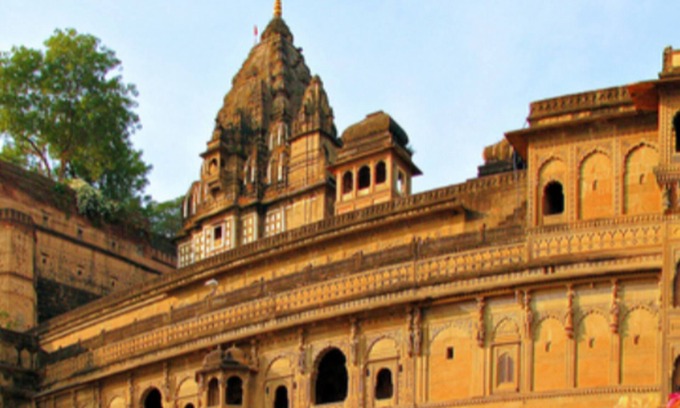 Maheshwar Hotel | Discover Family-Friendly Stays at Shree Radha Krishna Palace