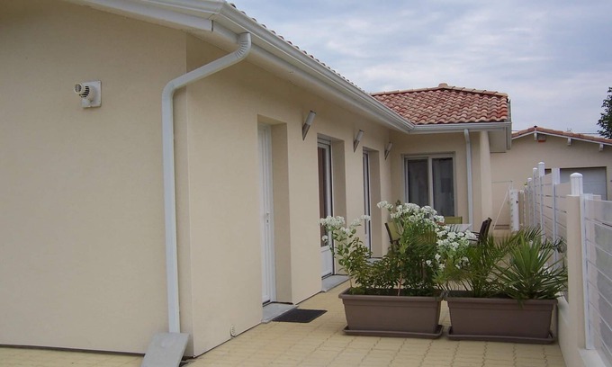 Gujan-Mestras House | Tranquil 93 m² Retreat for 6 with Ocean Views