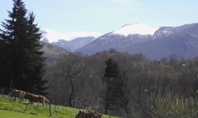 Uzer House | Peaceful Retreat: 9.8 Rated Stay with Mountain Views