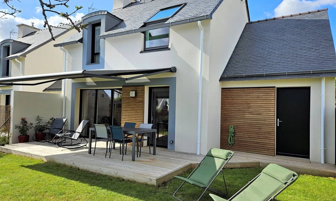 Beg-Meil House | Ideal Beachside Retreat for 5 with Pool and Ocean View