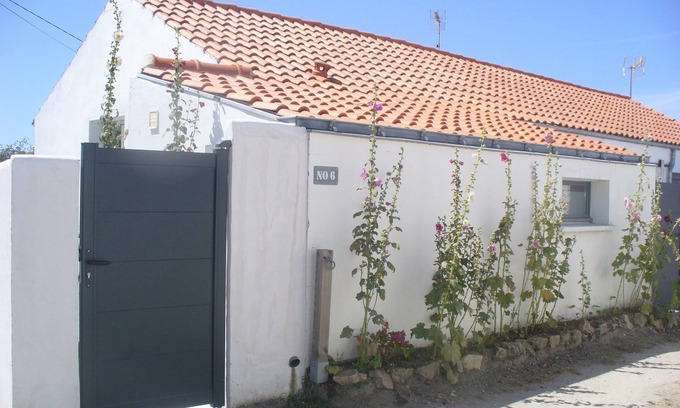 Noirmoutier-en-l'Ile House | Cozy Bungalow for 5 with Pool and Ocean View in Noirmoutier