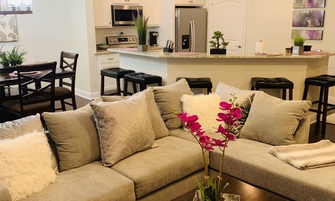 Grand Prairie House | Discover a Cozy Retreat Near Stadiums and Parks in Dallas