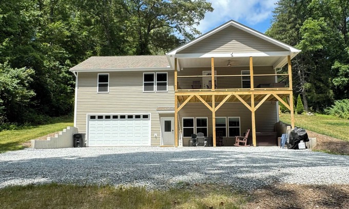 Hendersonville House | Relaxing Retreat with Hot Tub & Game Room, 5 Min to Downtown