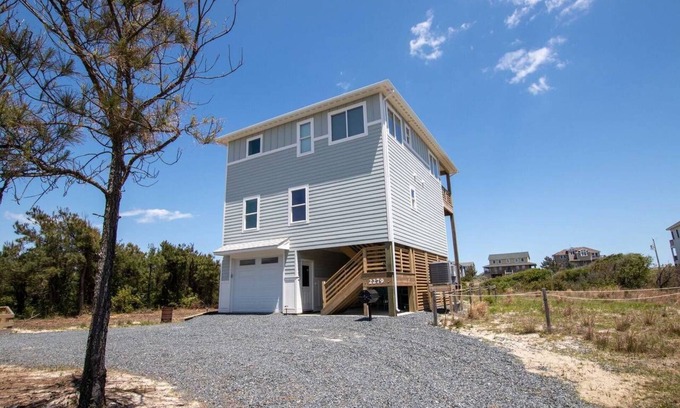 Carova Beach House | Beachfront Getaway: Spa & Hot Tub Near 4X4 Beaches
