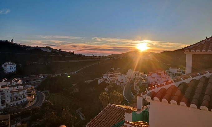 Competa Apartment | Romantic Retreat with Mountain and Sea Views, Private Jacuzzi