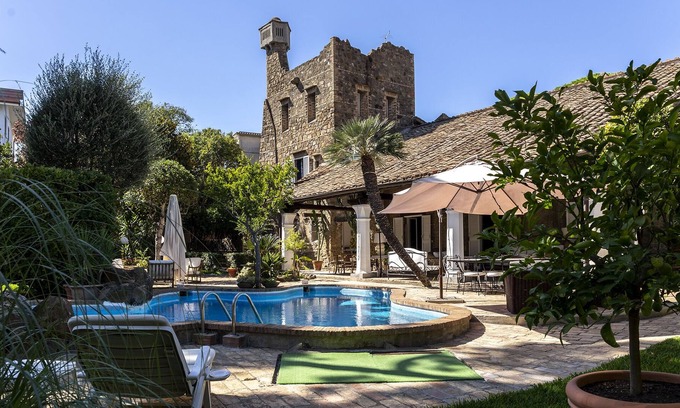 Santa Marinella Villa | NEW! Il Castelletto, Idyllic Beach Villa, commute from Rome, pool, walk to beach train station