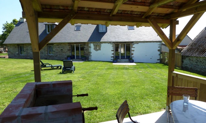 Plourin House | Experience Gîtes l'Authentik - "La Grange" with Ocean Views