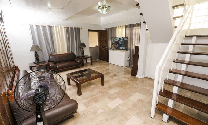 Matandang Balara House | Discover Village 3BR Home with Pool & Breakfast Options