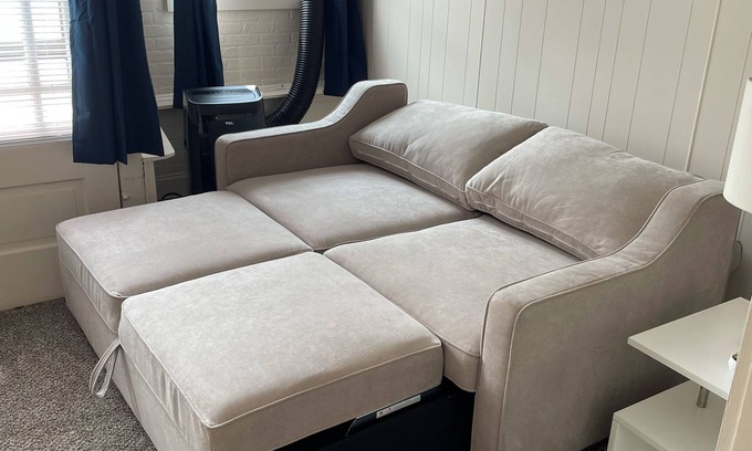 Erie House | Inviting Stay: Family-Friendly Comfort with Breakfast Included