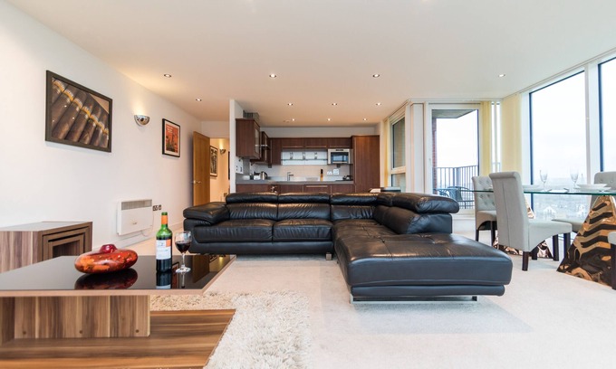 Docklands Apartment | Family-Friendly New Island 2 Bed Apartment with Kitchen