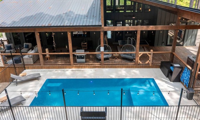 Pickens Cabin | *NEW* Jam, Swim, Play | Pool+Arcade+Playground+HotTub