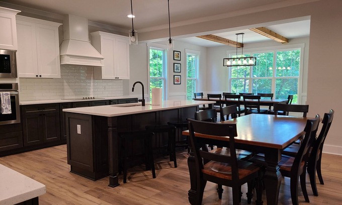 Mineral House | New Lakefront Retreat: 9 King Bedrooms, Private Dock & Spa