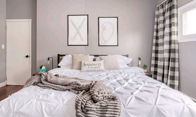 Poughkeepsie Apartment | Discover a King Bed Apartment in the City Center!