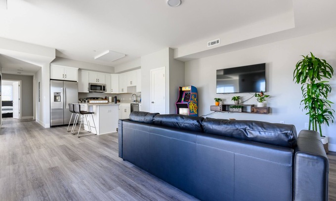 Campbell Apartment | Modern King Bed Apartment with Fast Wi-Fi, Prime Location