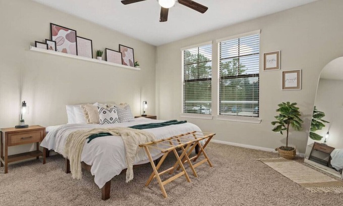 Lazybrook/Timbergrove Apartment | Trendy King Bed 1 BR Resort with Pool & Breakfast Included