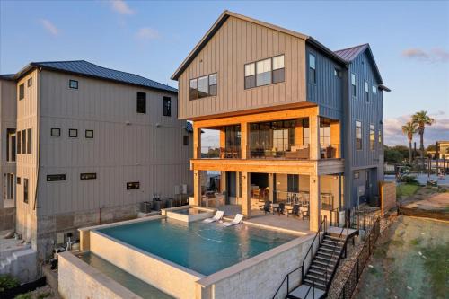 Granite Shoals House | New Lake Retreat Sleep 17 Poolspagameroomview
