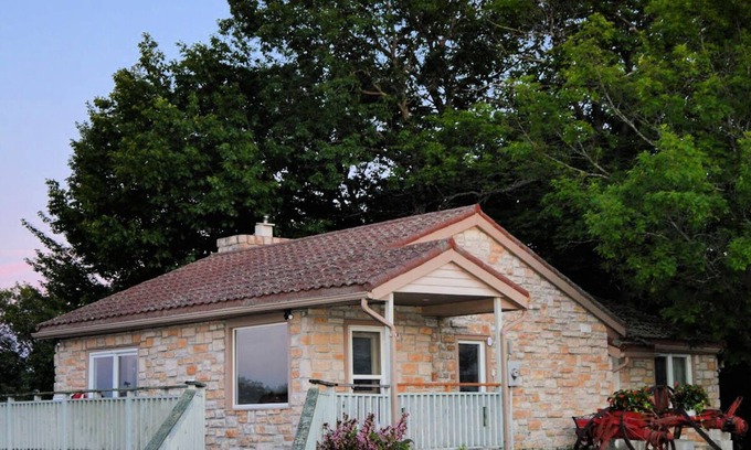 Port Severn Cottage | Discover the New Lakefront Cottage: Pet & Child Friendly